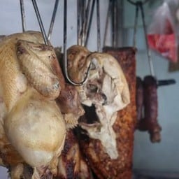 มีทั้งหมูกรอบหมูแดงไก่เป็ด