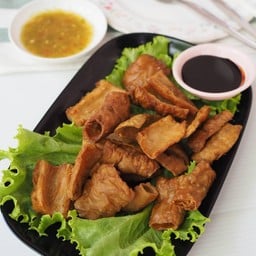 ไส้หมูพะโล้ทอด ราคาอาหารปรับขึ้นเนื่องจากมีค่า GP เพิ่มขึ้นนะคะ