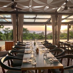The Cliff สำหรับมื้อเย็น