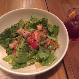 Confit Tuna ที่ใส่มาทำได้ดีมากๆ นุ่มกำลังดี น้ำสลัดรสชาติสดชื่นมากๆ