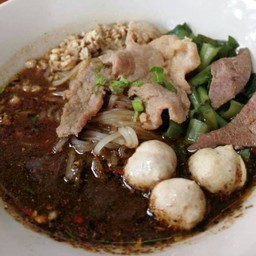 ก๋วยเตี๋ยวเรือลูกชาย ชามใหญ่