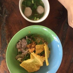ร้านก๋วยเตี๋ยวประนอมต้นสน