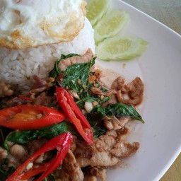 กะเพรา หมูหมัก