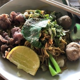ร้านก๋วยเตี๋ยวป้าทองบิน