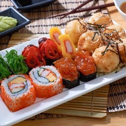 (M8) ซูชิ 10 ชิ้น ทาโกยากิ 6 ชิ้น