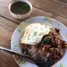 อาหารตามสั่ง ข้างสถานีรถไฟ กระสัง