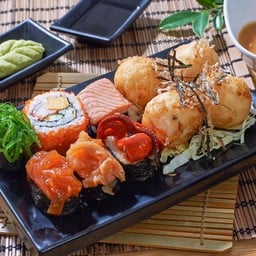 (M10) ซูชิ 6 ชิ้น ทาโกยากิ 4 ชิ้น