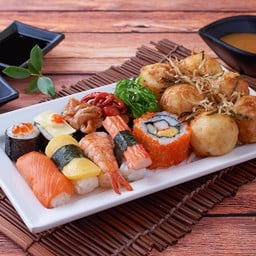 (M7) ซูชิ 10 ชิ้น ทาโกยากิ 6 ชิ้น