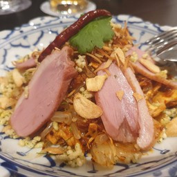 ยำส้มโออกเป็ดรมควัน