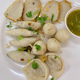 ลูกชิ้นปลาลวกจิ้ม