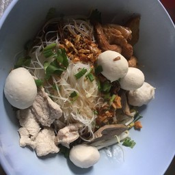 ก๋วยเตี๋ยวหมู (ตุ้ม ห้าดาว)