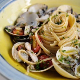 Linguine clams & baby squid in white wine