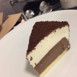 เค้กที่เลียนแบบเลอตาโอะ ไม่ได้เหมือน 100% แต่รสชาติก็อร่อยดีนะสำหรับเรา