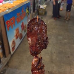 ร้านไก่ย่างเลียบด่วน ตลาดนัดเลียบด่วนรามอินทรา