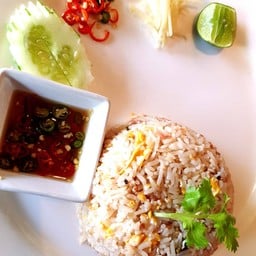 ข้าวผัดแหนมหม้อ