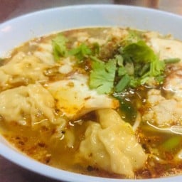 ชายหนึ่งบะหมี่เกี๊ยว