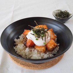 ข้าวหน้าแซลม่อนไข่ออนเซน Japanese style salmon with rice