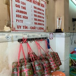 มีขายหมูยอด้วย