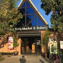 Pony Tale จำหน่ายทั้งเบเกอร์รี่อบสดใหม่ตรงจากเตา ของที่ระลึก และของฝาก