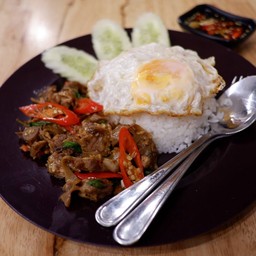 กะเพราเนื้อสด