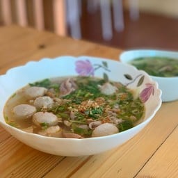 ร้านก๋วยเตี๋ยวลูกชิ้นหมูเจ้าสัว