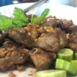 ซี่โครงหมูทอดกระเทียม