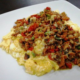 ไข่ข้นหน้าไข่ปูผัดพริกขี้หนู