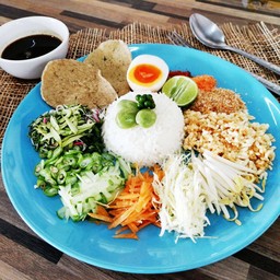 ข้าวยำสมุนไพรปักษ์ใต้