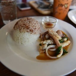 กะเพราหมึก