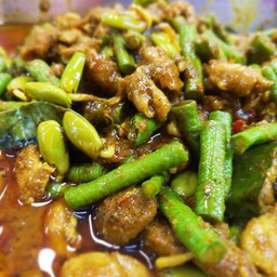 ผัดเผ็ดไก่