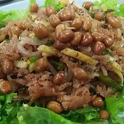 ยำแหนมห่อ