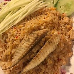 ข้าวผัดน้ำพริกปลาทู