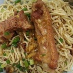 บะหมี่หมูตุ๋น