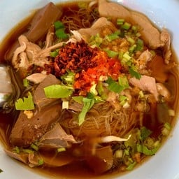 เส้นลวกมาเยี่ยม ไม่เละไม่แข็ง คีบเพลินค่ะ