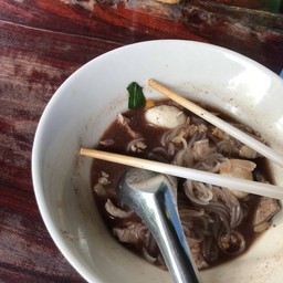 ก๋วยเตี๋ยวหมูน้ำตกหลบมุม หมู่บ้านเคหะธานี 4