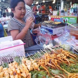 ปลาหมึกย่าง ตลาดนัดป๋าเดช