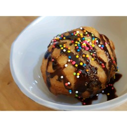 แป้งกรอบนอกนุ่มใน ฟินเบาๆกับไอติมที่อยู่ข้างใน อร่อยอ่ะ