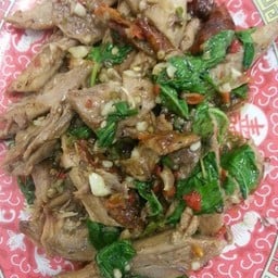 กระเพราเป็ดย่าง