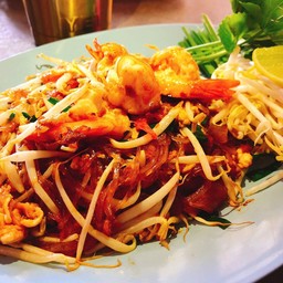ผัดไทยกุ้งสด