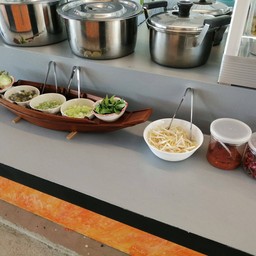 ที่ใส่ผักอยู่ในเรือ​ แอบเก๋เล็ก​ ๆ