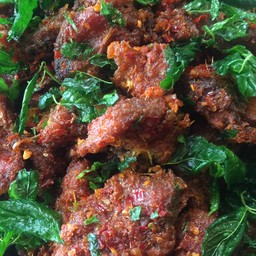 ปลาดุกผัดพริกแกง