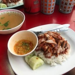 เสชัย ข้าวหมูทอด ไก่ทอดราดจิ้ม