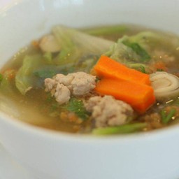 แกงจืดวุ้นเส้นเต้าหู้หมูสับ