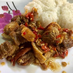 ข้าวราดผัดพริกเกลือ