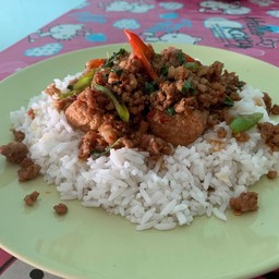 ข้าวกะเพราหมูสับเต้าหู้ทอด