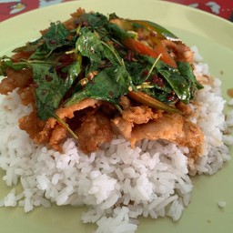 ข้าวกะเพราไก่กรอบ