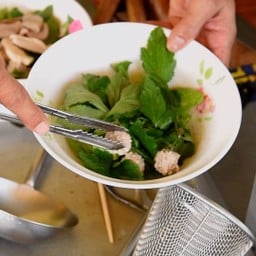 ซอกสน อาหารเช้า ต้มเลือดหมู