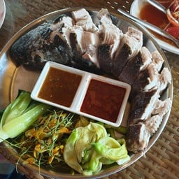 ปลากะพงนึ่งจิ้มแจ่ว