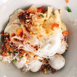 ก๋วยเตี๋ยวริมคลอง