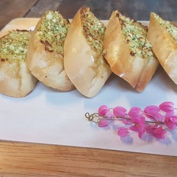 Garlic Bread ขนมปังกระเทียม